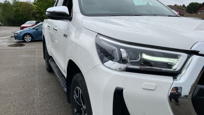 Toyota Hilux Diesel Invincible D/Cab Pick Up 2.8 D-4D Auto